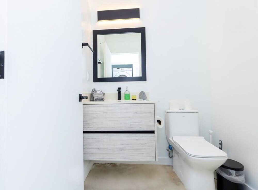 TH03  Townhome w/rooftop & BBQ