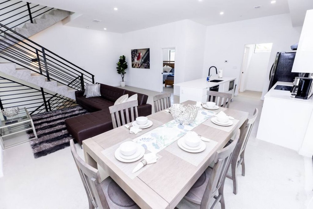 TH03  Townhome w/rooftop & BBQ