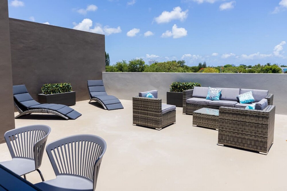 TH03  Townhome w/rooftop & BBQ