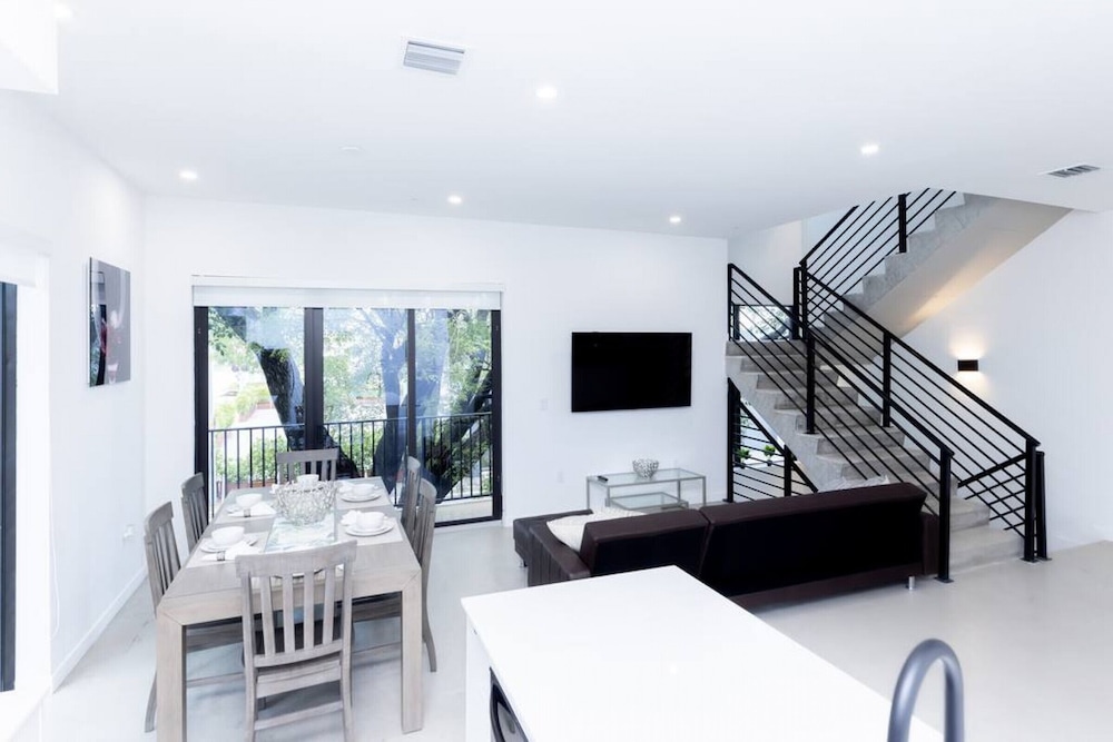 TH07 · Amazing townhome w/rooftop & BBQ - 15 guest @ MIMO