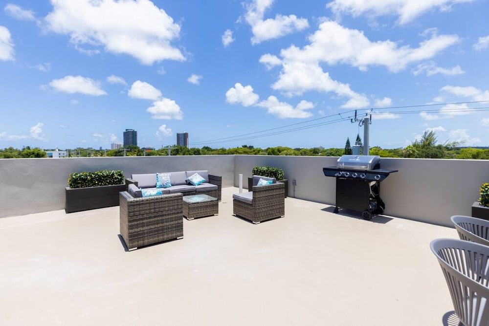 TH07 · Amazing townhome w/rooftop & BBQ - 15 guest @ MIMO