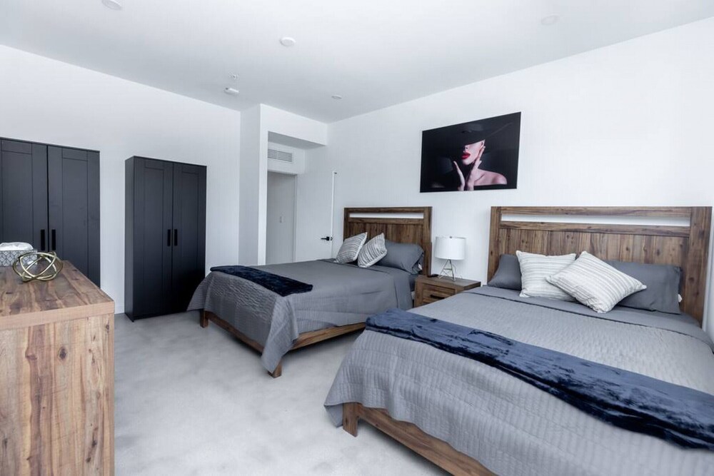 TH07 · Amazing townhome w/rooftop & BBQ - 15 guest @ MIMO