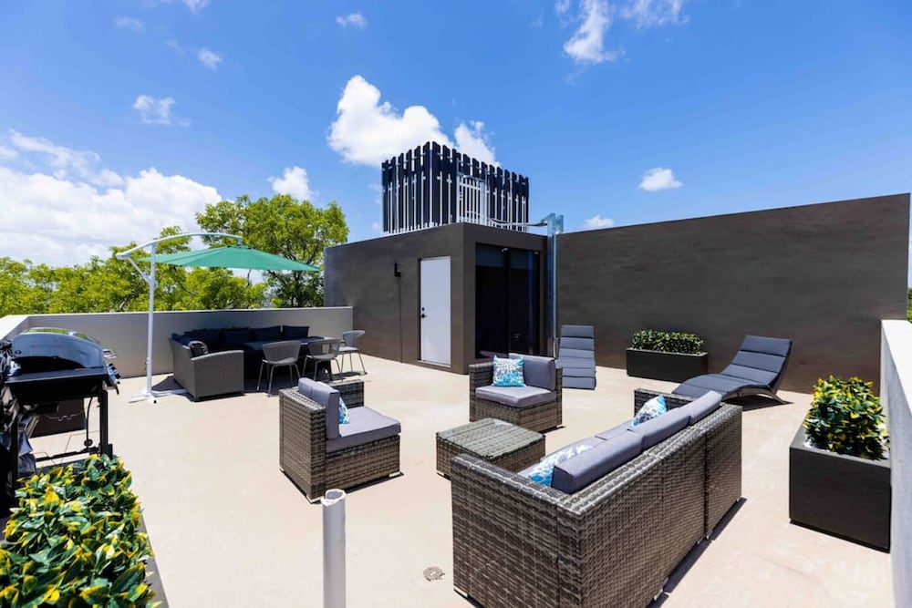 TH07 · Amazing townhome w/rooftop & BBQ - 15 guest @ MIMO