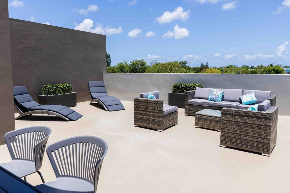 TH07 · Amazing townhome w/rooftop & BBQ - 15 guest @ MIMO