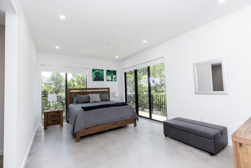 TH07 · Amazing townhome w/rooftop & BBQ - 15 guest @ MIMO