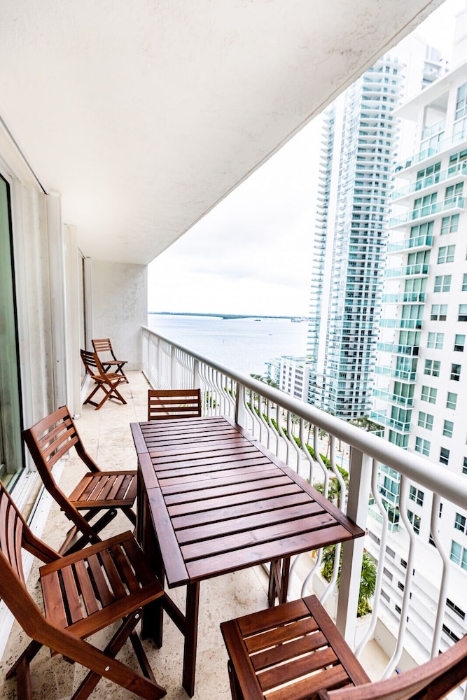 1809 · 4 bedroom apartment in Brickell with free parking