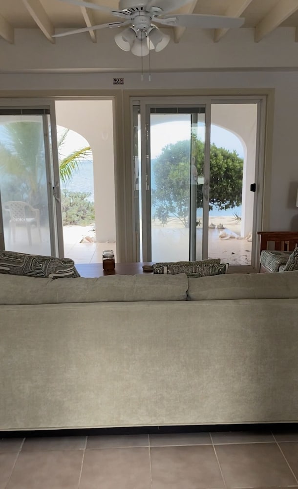 Caicos Cottage, 2bd/2bath Beachfront Villa w/pool on Whitby Beach Whitby Vrbo