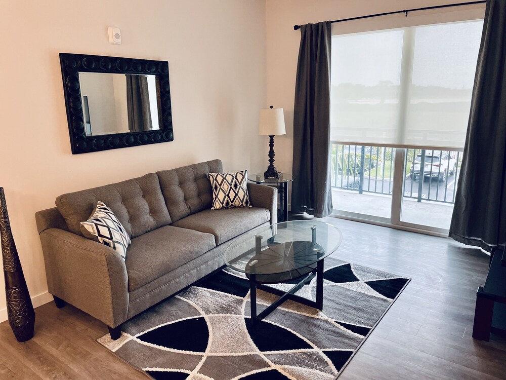 Modern 2BR/2Bath unit located in Miami /Ft. Lauderdale central located area