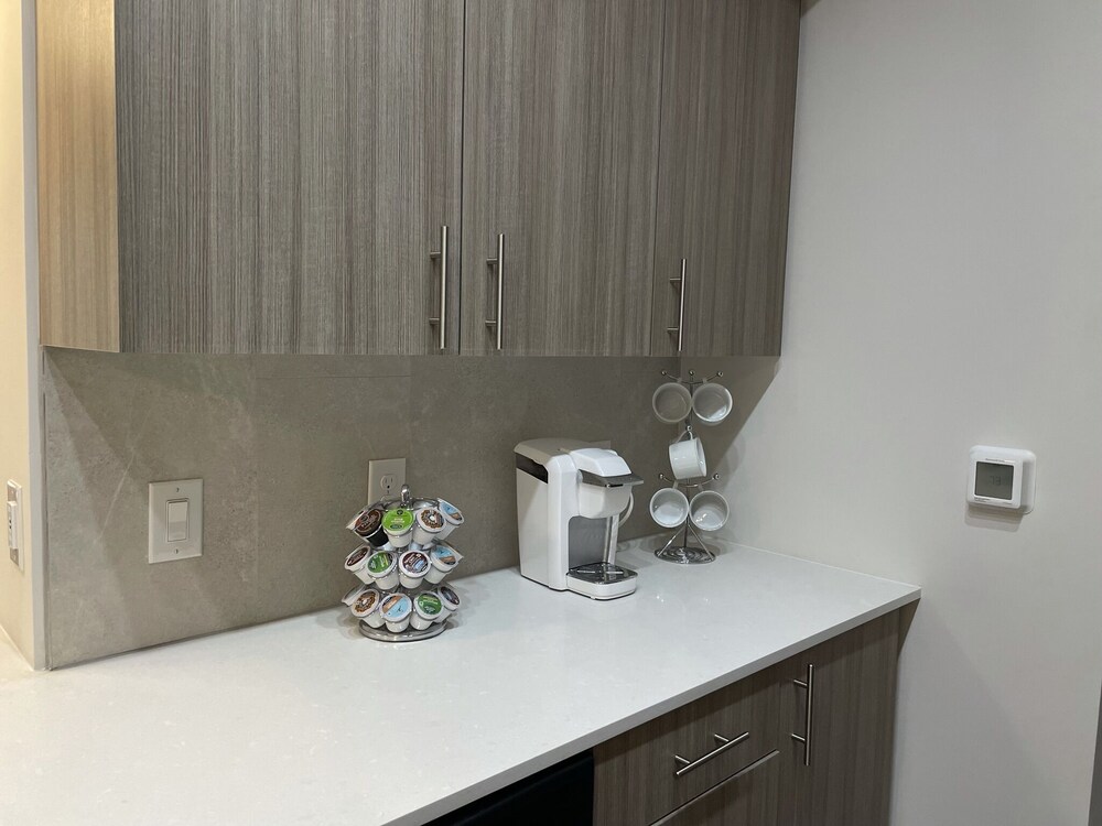 Modern 2BR/2Bath unit located in Miami /Ft. Lauderdale central located area