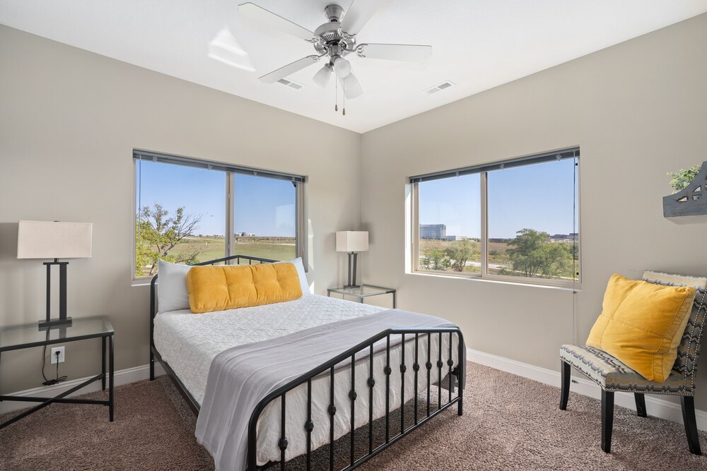 Scenic Forest View w/ Garage West Des Moines Vrbo