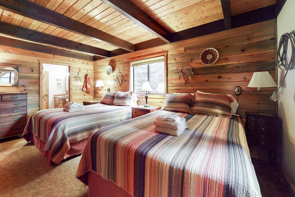 Charming home on Wallowa Lake with private boat dock & large deck