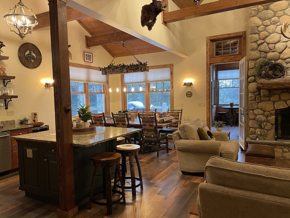 Summer Breeze Lodge at Birch Bay - Upper Saranac Lake NY