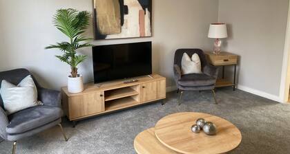 Leeward House - Donnini Apartments