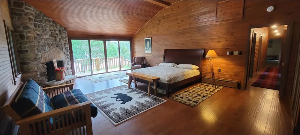 Kiwassa Lake - Private, Waterfront, Walking Trails, Whiteface