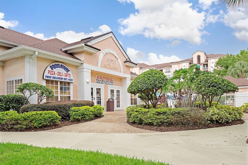 Walt Disney World! Great Unit, Two Outdoor Pools, Basketball, Mini-Golf