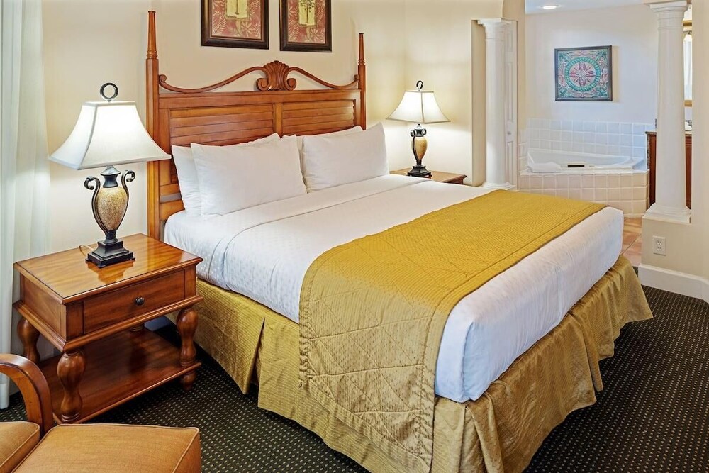 Walt Disney World! Great Unit, Two Outdoor Pools, Basketball, Mini-Golf