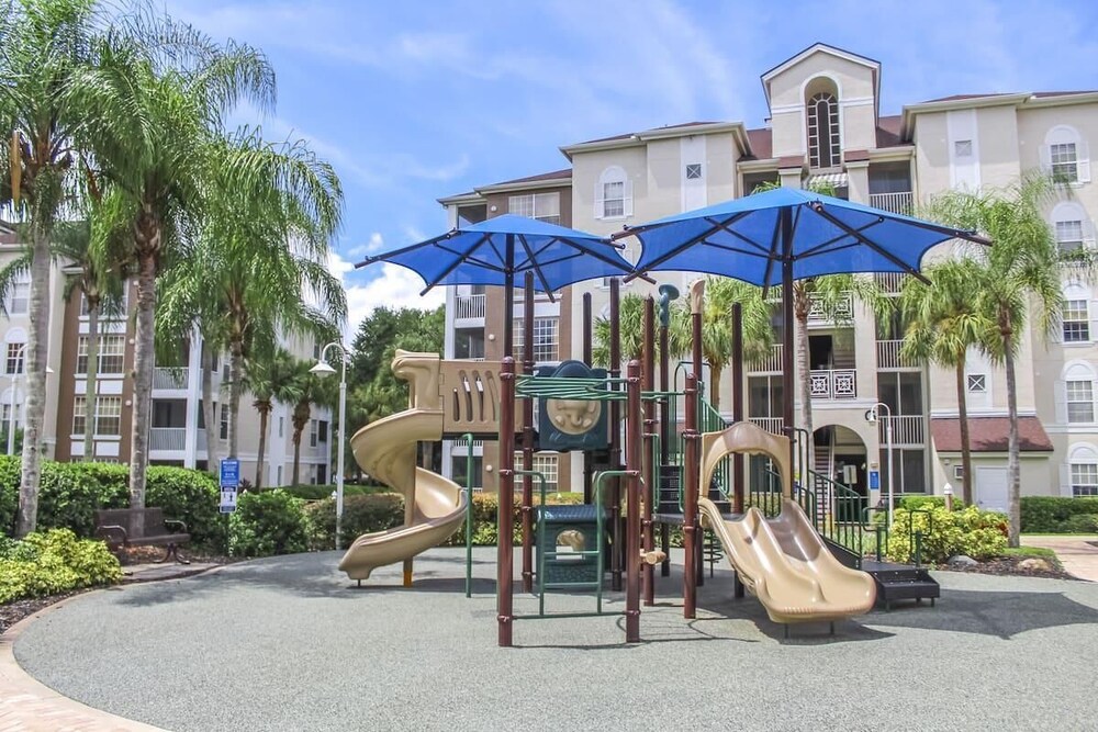 Walt Disney World! Great Unit, Two Outdoor Pools, Basketball, Mini-Golf