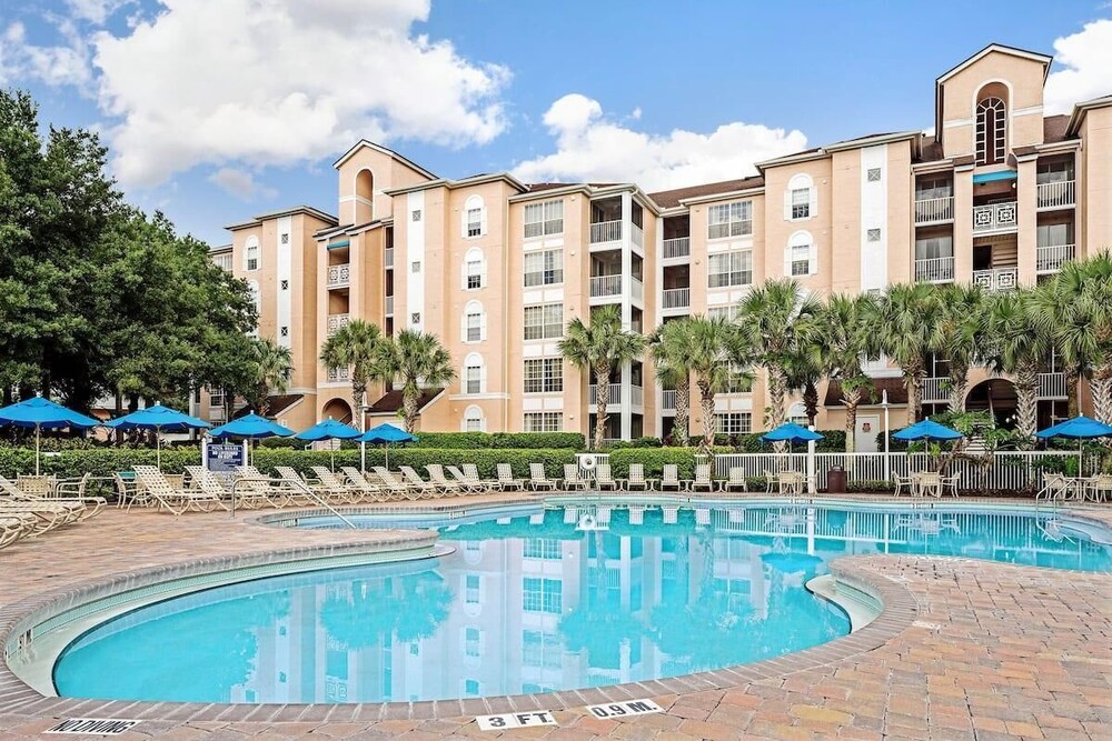 Walt Disney World! Great Unit, Two Outdoor Pools, Basketball, Mini-Golf