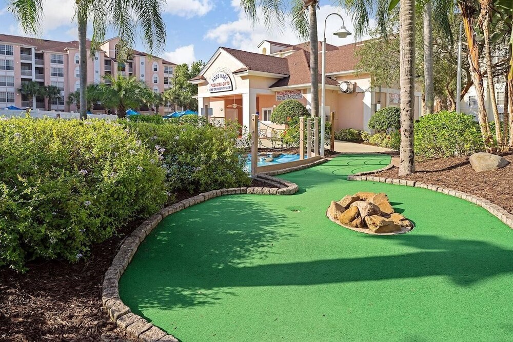 Walt Disney World! Great Unit, Two Outdoor Pools, Basketball, Mini-Golf