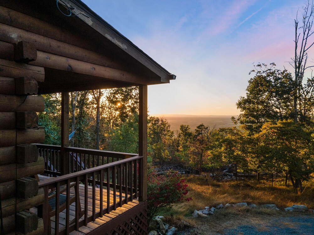 Blue Ridge Getaway - Mountaintop Cabin with Sunset Views, Just 300 yards from the A.T.!