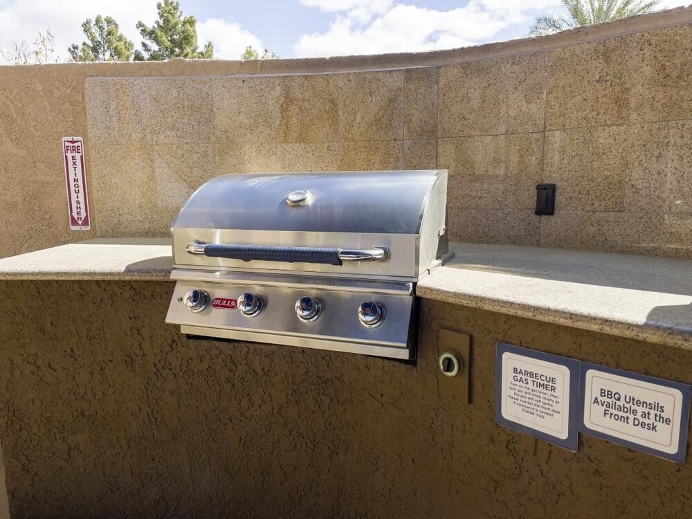 Close to Downtown! Cirque du Soleil, 2 Awesome Units, Fitness Center and Spa