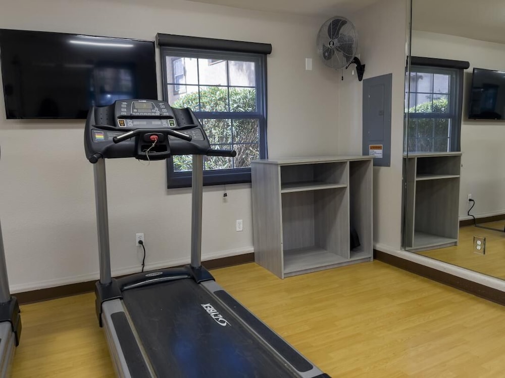 Close to Downtown! Cirque du Soleil, 2 Awesome Units, Fitness Center and Spa