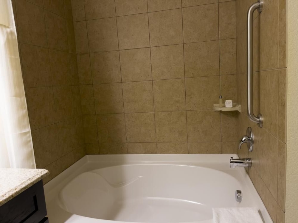 Close to Downtown! Cirque du Soleil, 2 Awesome Units, Fitness Center and Spa