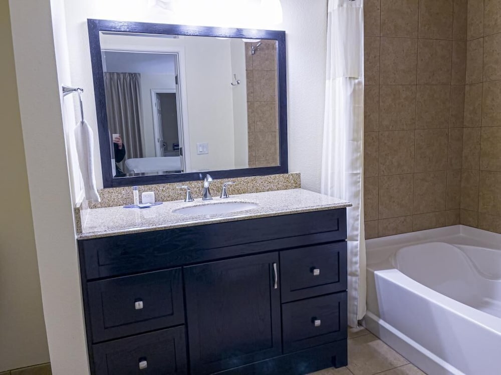 Close to Downtown! Cirque du Soleil, 2 Awesome Units, Fitness Center and Spa