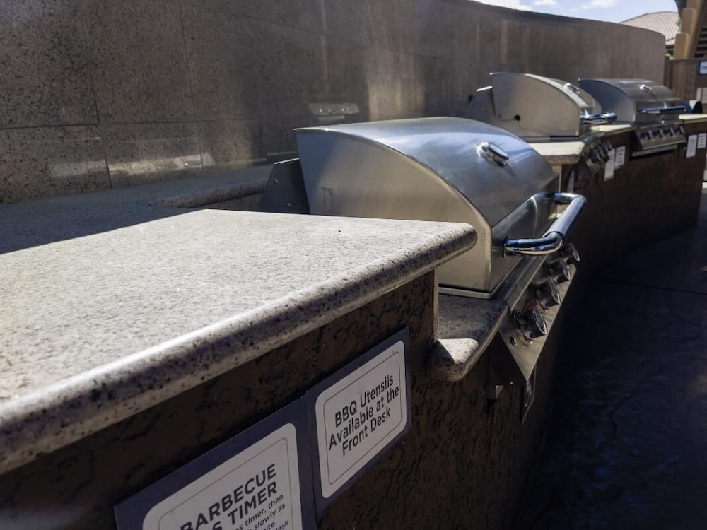 Close to Downtown! Cirque du Soleil, 2 Awesome Units, Fitness Center and Spa