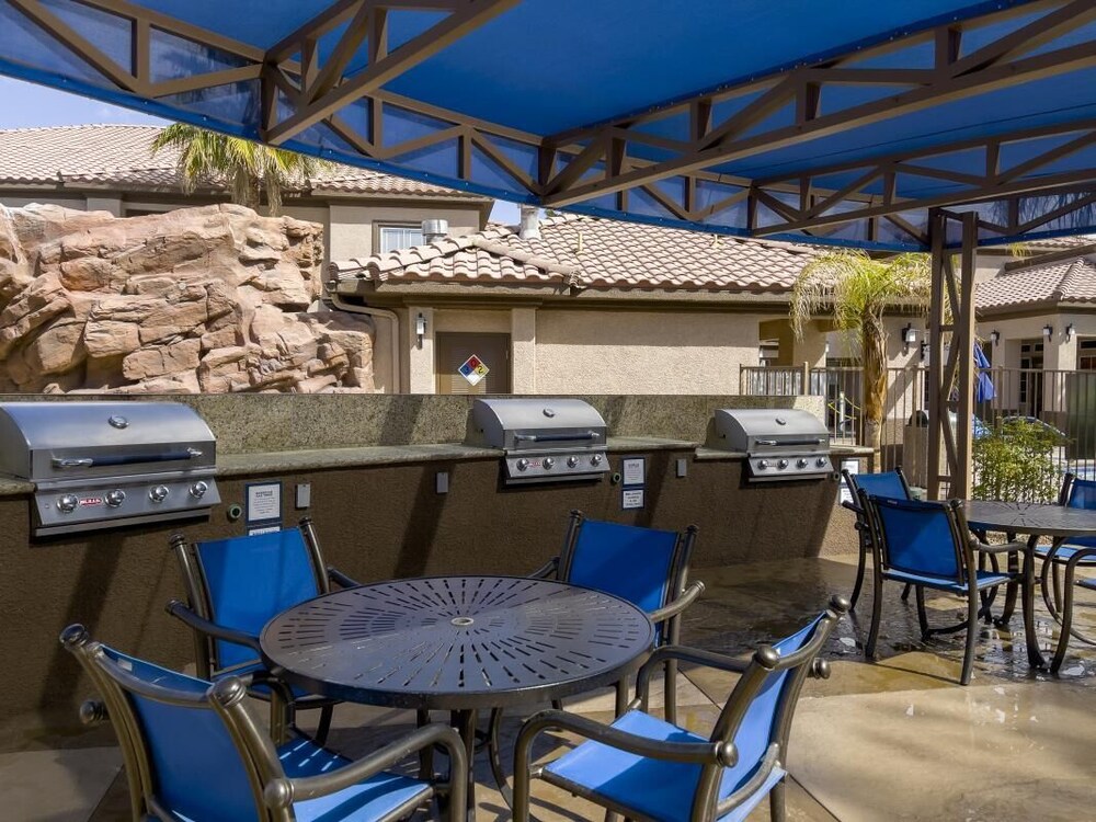 Close to Downtown! Cirque du Soleil, 2 Awesome Units, Fitness Center and Spa