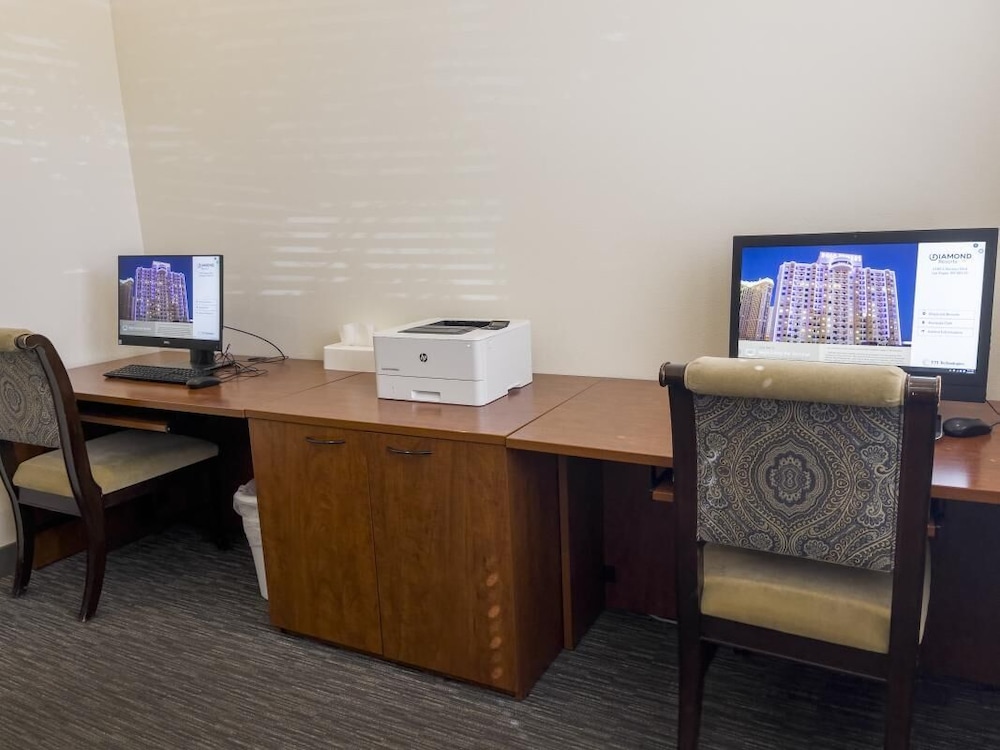 Close to Downtown! Cirque du Soleil, 2 Awesome Units, Fitness Center and Spa