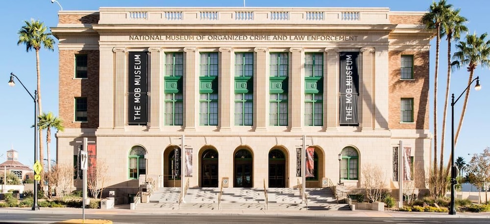 Close to Downtown! Cirque du Soleil, 2 Awesome Units, Fitness Center and Spa