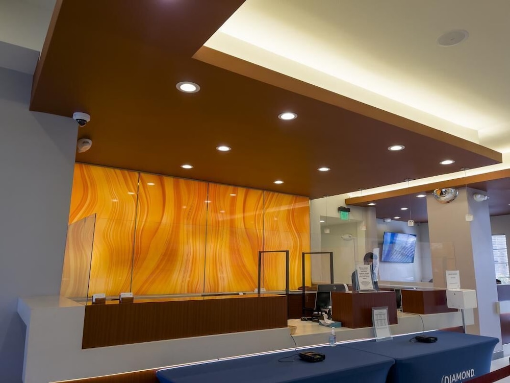 Close to Downtown! Cirque du Soleil, 2 Awesome Units, Fitness Center and Spa