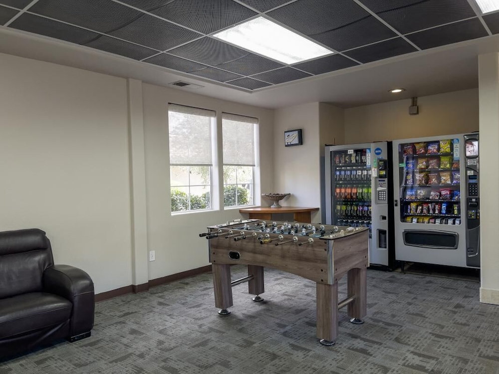 Close to Downtown! Cirque du Soleil, 2 Awesome Units, Fitness Center and Spa