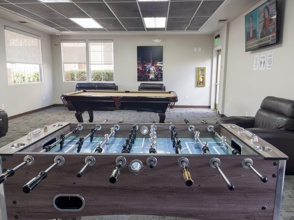 Close to Downtown! Cirque du Soleil, 2 Awesome Units, Fitness Center and Spa