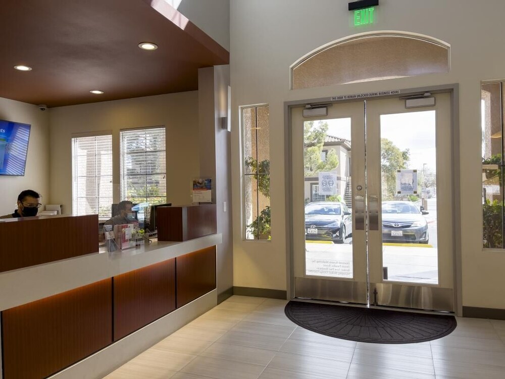 Close to Downtown! Cirque du Soleil, 2 Awesome Units, Fitness Center and Spa