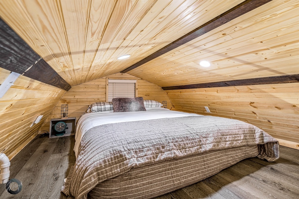 The Drop Inn Trailside Tiny Home in the Heart of Bentonville Bentonville Vrbo