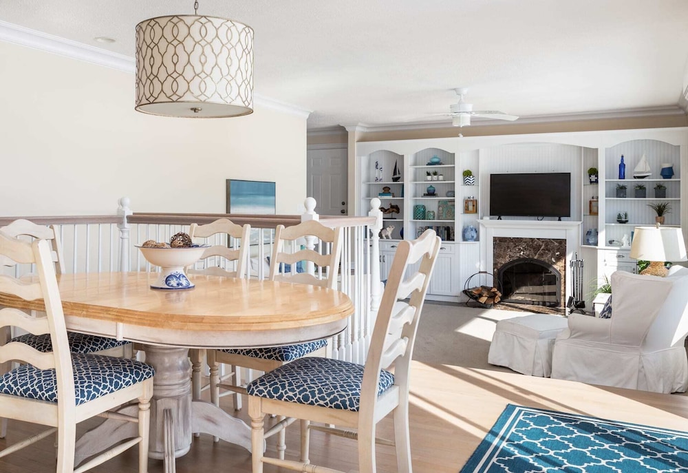 Leelanau Lakeshore| Large and Lovely | Dog Friendly