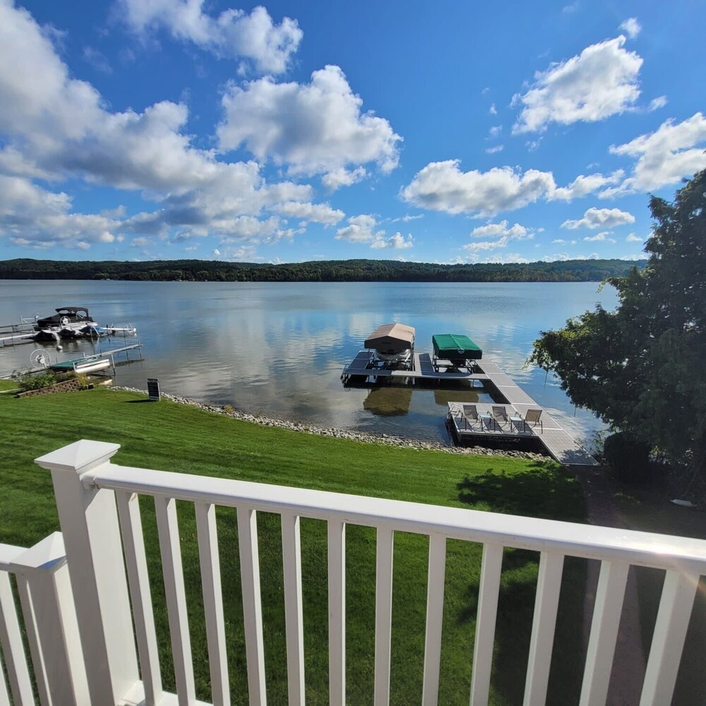 Leelanau Lakeshore| Large and Lovely | Dog Friendly