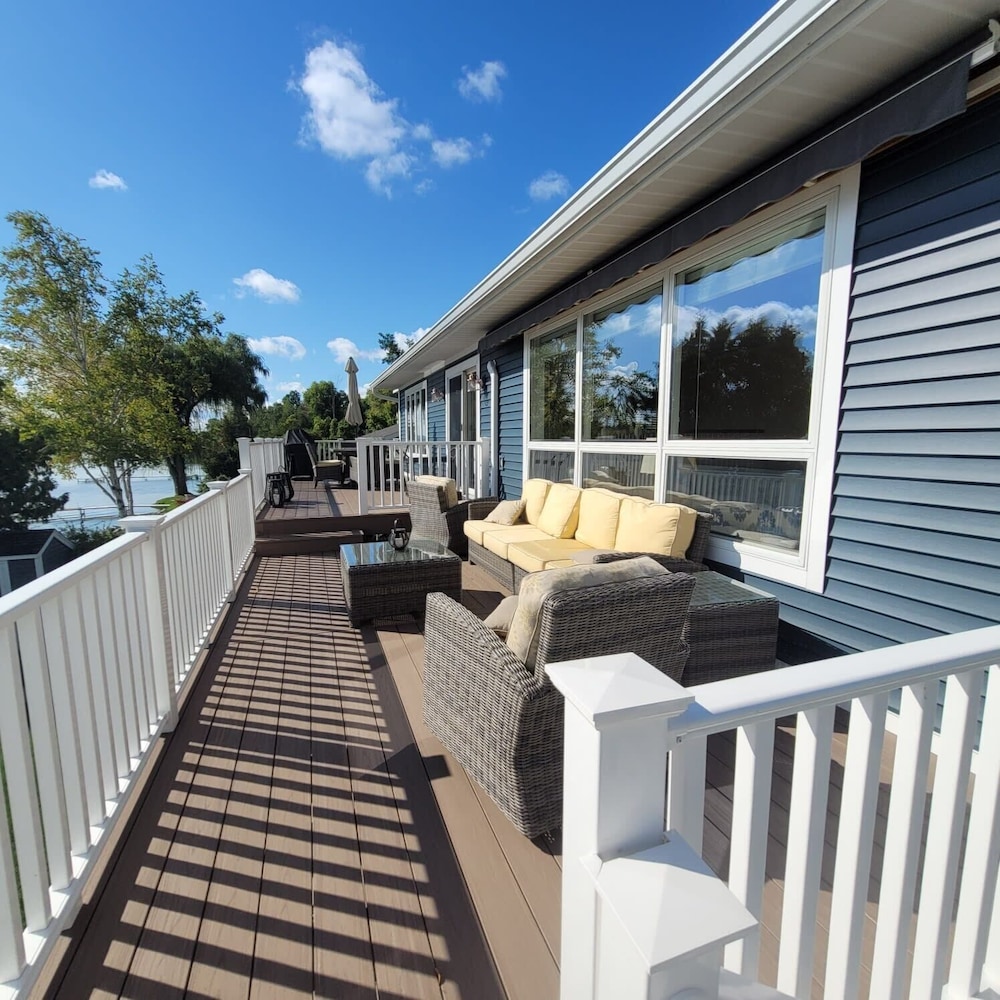 Leelanau Lakeshore| Large and Lovely | Dog Friendly