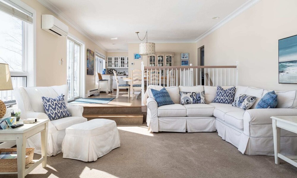 Leelanau Lakeshore| Large and Lovely | Dog Friendly