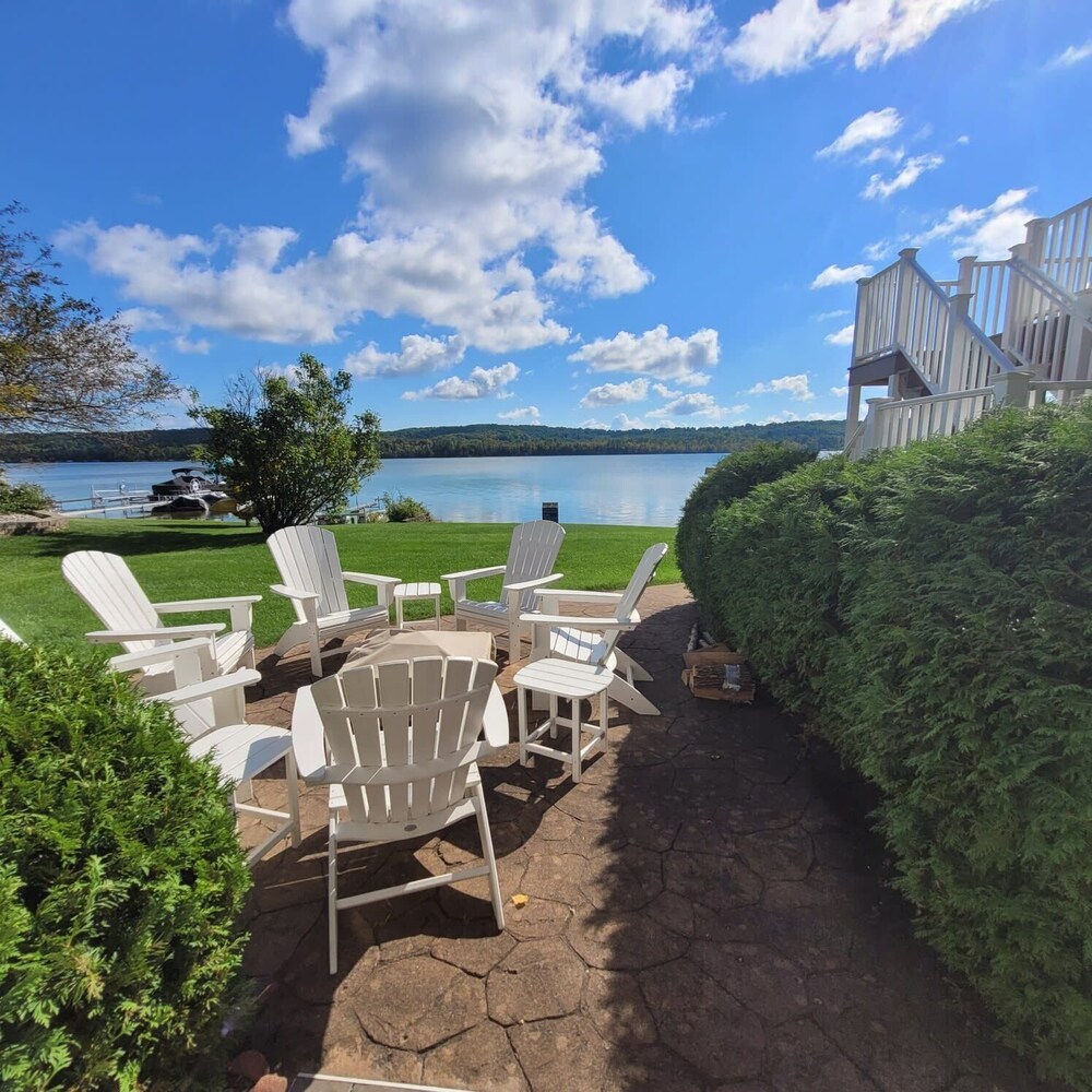 Leelanau Lakeshore| Large and Lovely | Dog Friendly