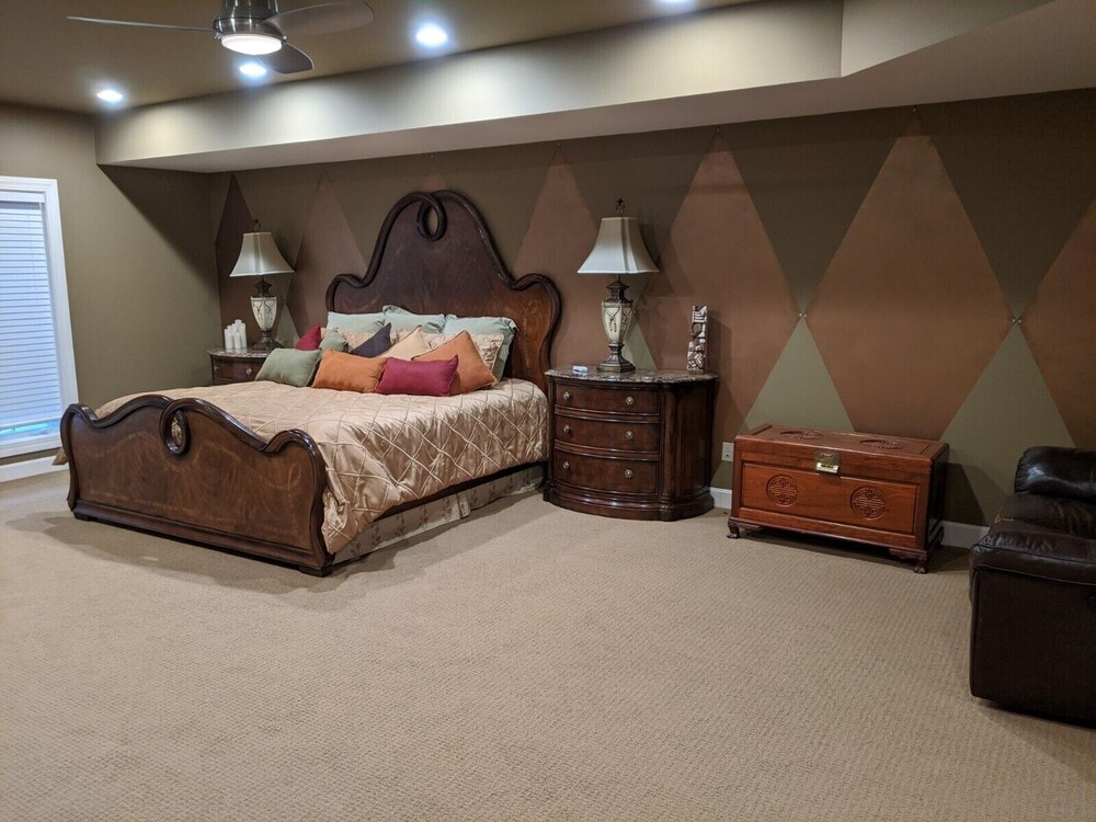 Derby / PGA House 9700 Sq Ft Perfect for 5 couples! Louisville Vrbo