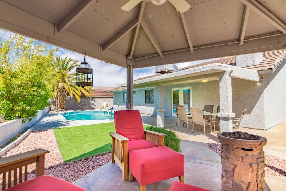 Calcutta · Relax in style!! Pool, Vegas games, RV parking