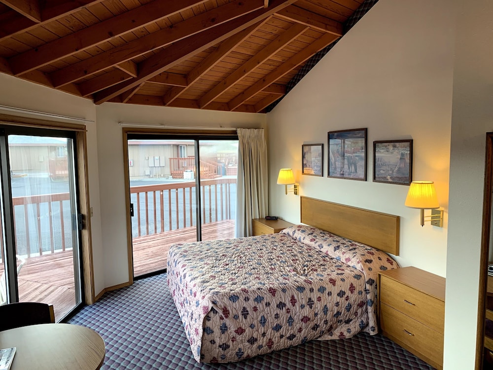 Room with TWO Double-sized Beds, Pets OK with Additional Fee