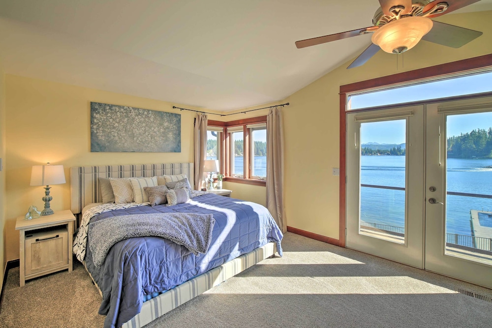 Lake Lovers Oasis Hot Tub & Mt Rainier View! Pierce County Vrbo