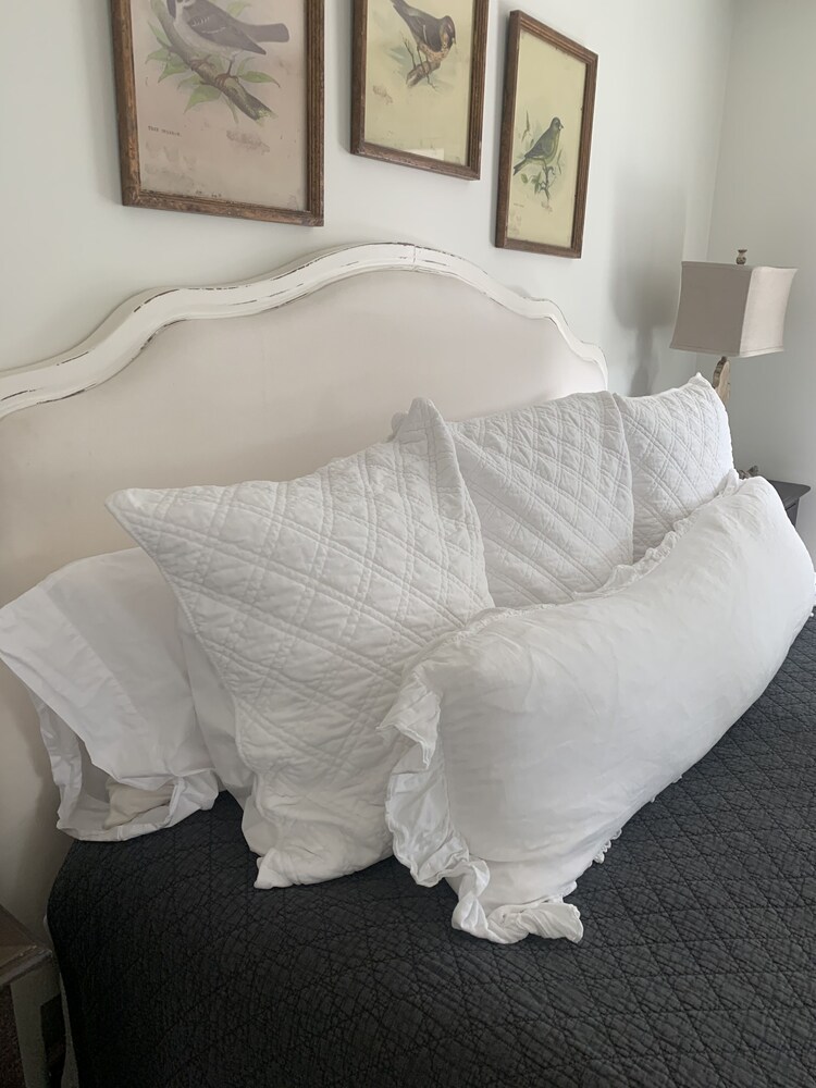 Downtown Clayton Farmhouse Loft 1BR/1BA Clayton Vrbo