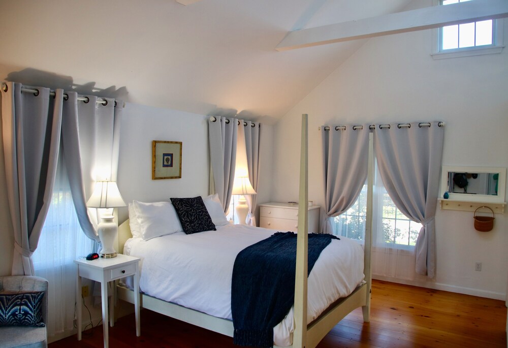 Beautiful and spacious Tom Nevers home. Nantucket Vrbo