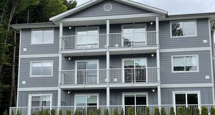 Gibsons Landing Inn