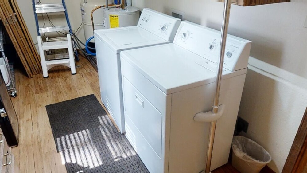 Creekside Cabin Upper Valley New Property Pet Friendly Taos